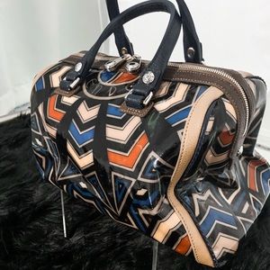 Henri Bendel geometric hangbad